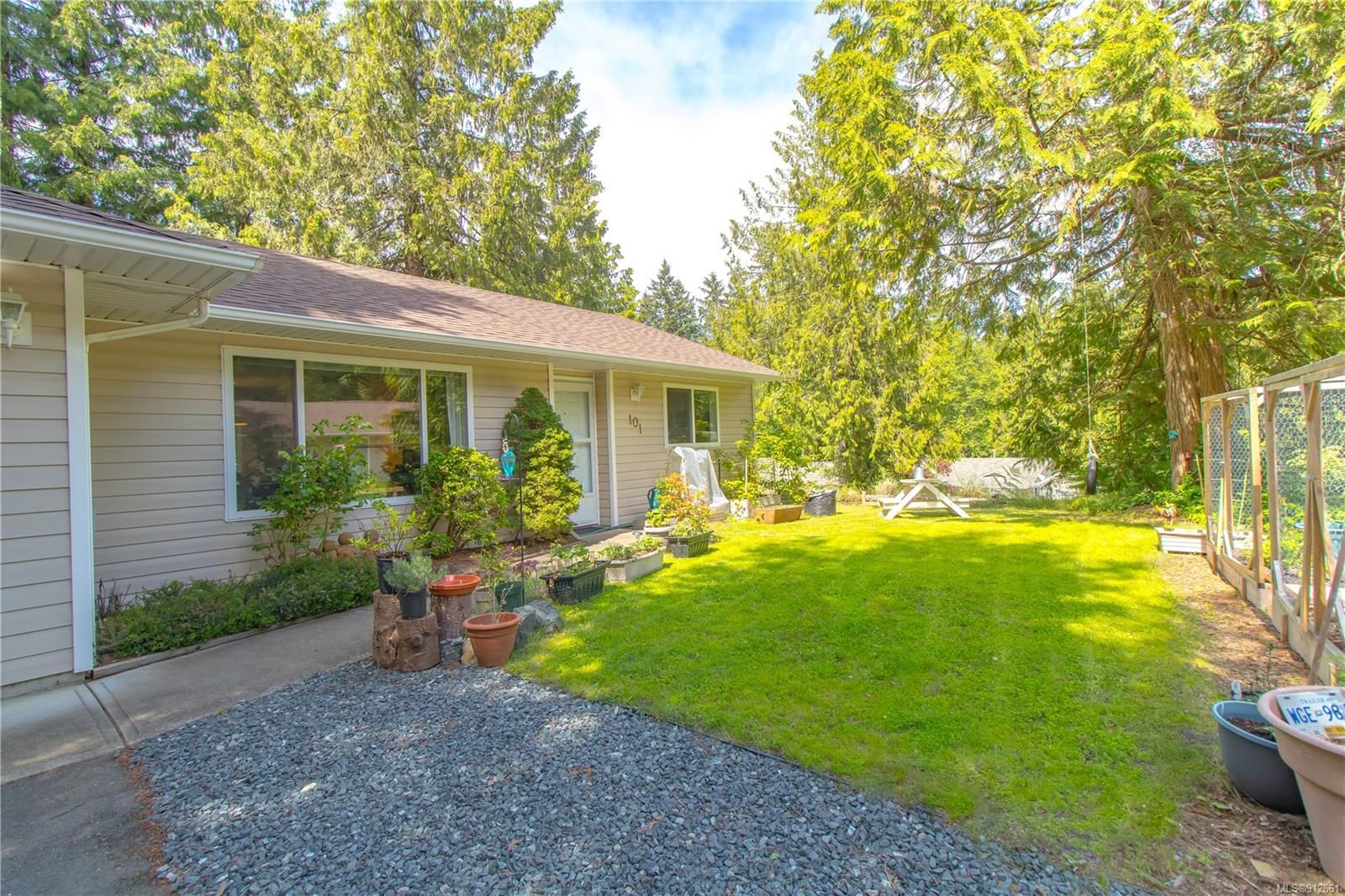 Main Photo: 101 3105 Rinvold Rd in Errington: PQ Errington/Coombs/Hilliers House for sale (Parksville/Qualicum)  : MLS®# 912661