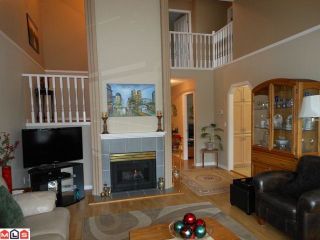 Photo 2: 2 8567 164TH Street in Surrey: Fleetwood Tynehead Townhouse for sale in "MONTA ROSA" : MLS®# F1201188