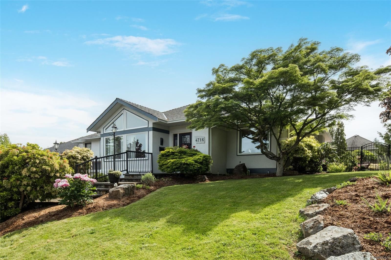 Main Photo: 4716 Sunnymead Way in Saanich: SE Sunnymead House for sale (Saanich East)  : MLS®# 932478