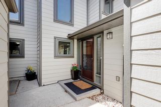 Photo 2: 11 185 Woodridge Drive SW in Calgary: Woodlands Row/Townhouse for sale : MLS®# A2045330