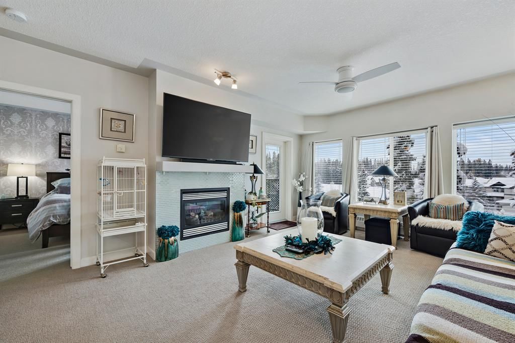 Main Photo: 325 30 Discovery Ridge Close SW in Calgary: Discovery Ridge Apartment for sale : MLS®# A2024645