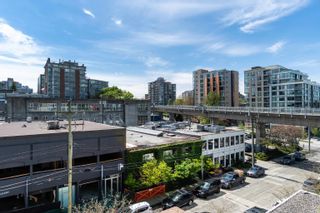 Photo 13: 409 1529 W 6TH Avenue in Vancouver: False Creek Condo for sale in "WSIX" (Vancouver West)  : MLS®# R2783059