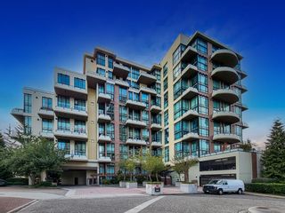 Photo 3: 203 10 RENAISSANCE SQUARE in New Westminster: Quay Condo for sale : MLS®# R2619695