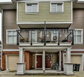 Photo 1: 3 1135 EWEN Avenue in New Westminster: Queensborough Townhouse for sale in "ENGLISH MEWS" : MLS®# R2133366