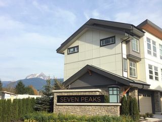 Photo 4: 1 39548 LOGGERS Lane in Squamish: Brennan Center Townhouse for sale in "SEVEN PEAKS" : MLS®# R2682045