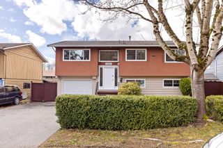 Photo 1: 5865 179 Street in Surrey: Cloverdale BC House for sale (Cloverdale)  : MLS®# R2875743