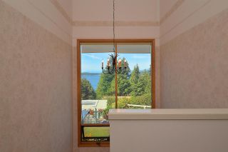 Photo 11: 5160 RADCLIFFE Road in Sechelt: Sechelt District House for sale in "SELMA PARK" (Sunshine Coast)  : MLS®# R2100427