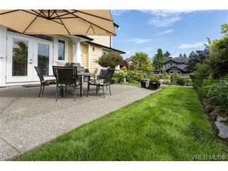 Photo 4: 3996 South Valley Dr in VICTORIA: SW Strawberry Vale House for sale (Saanich West)  : MLS®# 703006