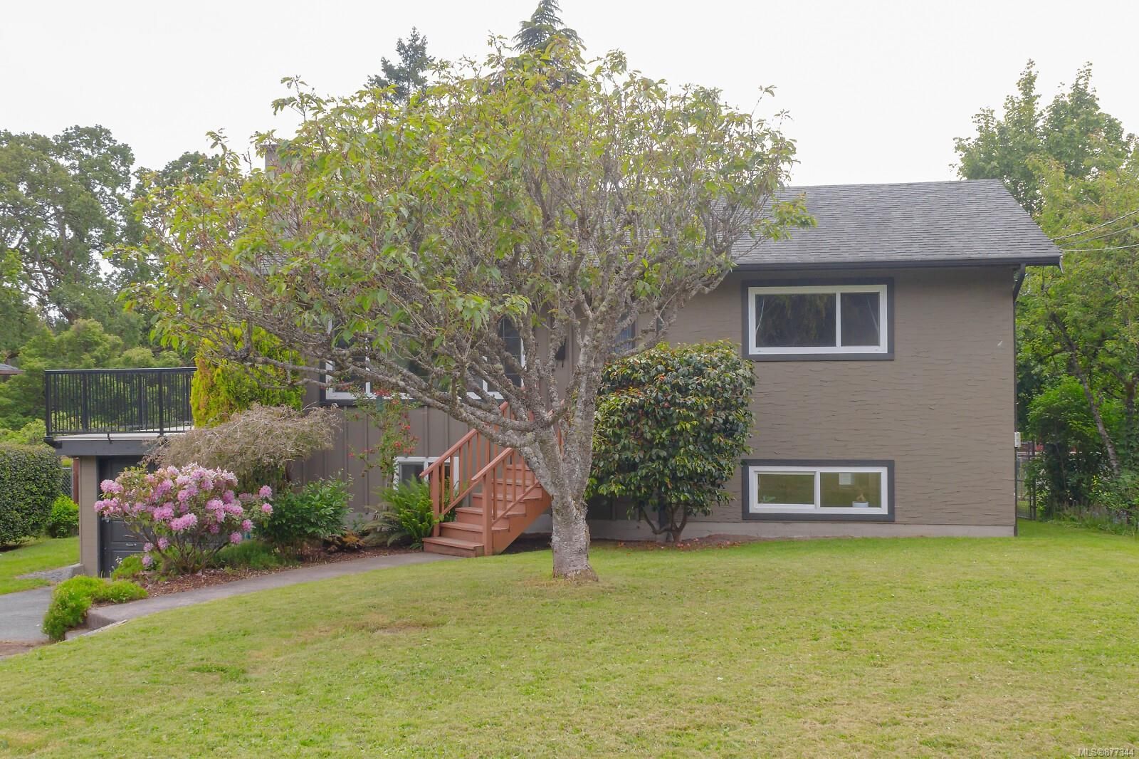 Main Photo: 875 Daffodil Ave in Saanich: SW Marigold House for sale (Saanich West)  : MLS®# 877344