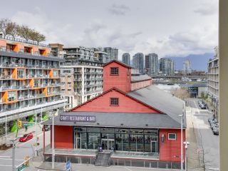 Photo 8: 704 88 W 1ST Avenue in Vancouver: False Creek Condo for sale in "The One" (Vancouver West)  : MLS®# R2866595
