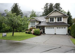 Photo 1: 457 NAISMITH Avenue: Harrison Hot Springs House for sale : MLS®# H1402138