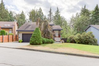 Photo 2: 27 ESCOLA Bay in Port Moody: Barber Street House for sale : MLS®# R2736557