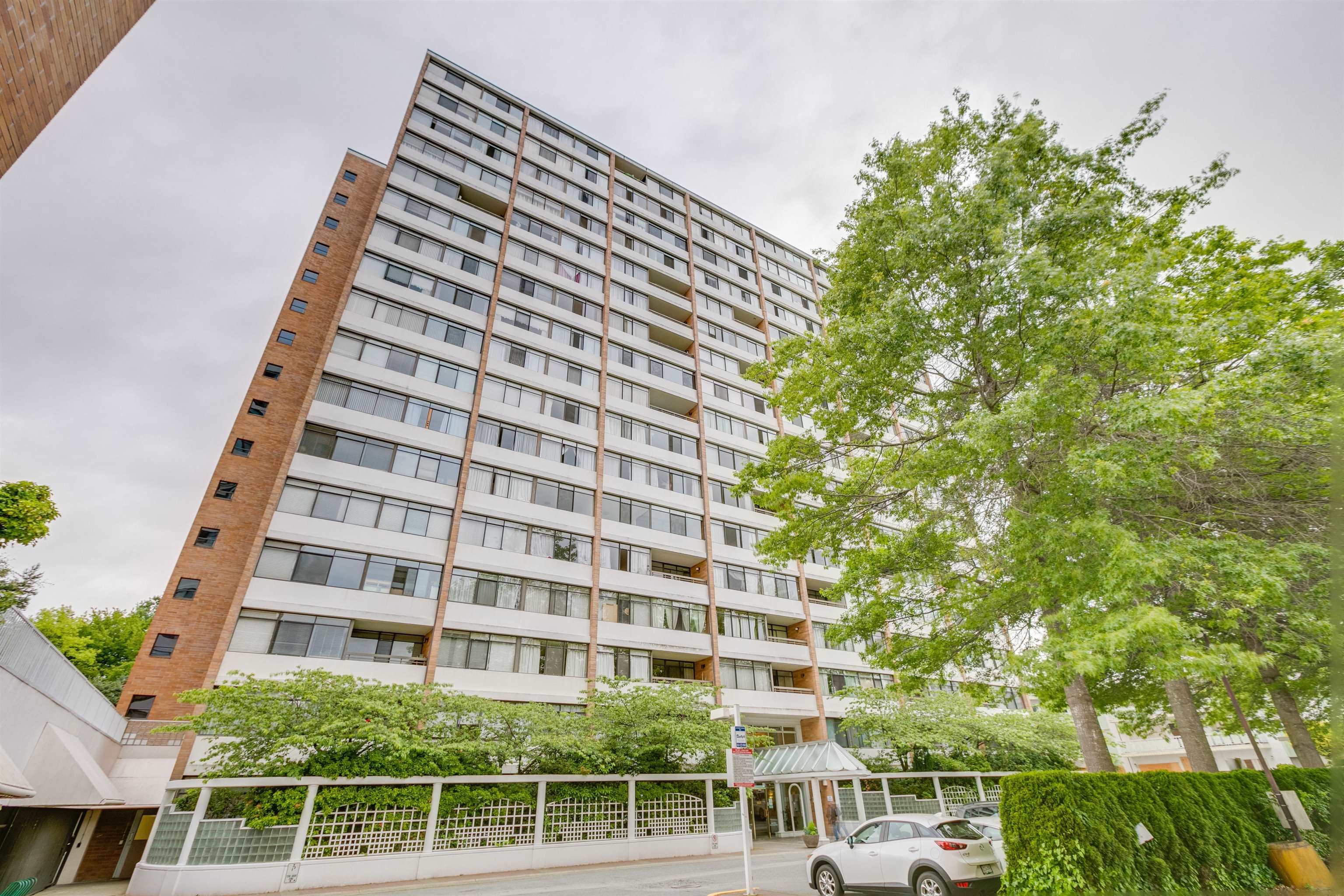 Main Photo: 401 6611 MINORU Boulevard in Richmond: Brighouse Condo for sale in "REGENCY PARK TOWERS 2" : MLS®# R2706118