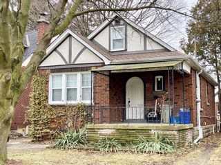 Photo 1: 58 CLINE Avenue S in Hamilton: House for sale : MLS®# H4071495