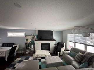 Photo 8: 419 42 Street SW in Calgary: Wildwood Detached for sale : MLS®# A2102865