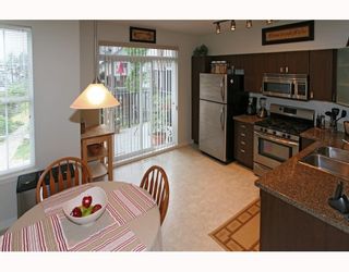 Photo 4: 95 2200 PANORAMA Drive in Port_Moody: Heritage Woods PM Townhouse for sale (Port Moody)  : MLS®# V772360