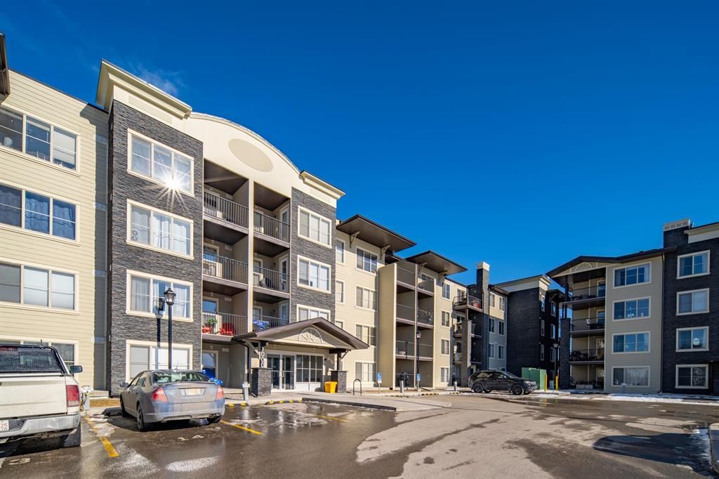 Main Photo: 1114 625 Glenbow Drive: Cochrane Apartment for sale : MLS®# A1188485