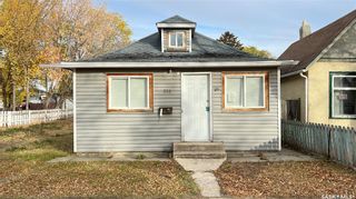 Photo 2: 322 J Avenue South in Saskatoon: Riversdale Residential for sale : MLS®# SK928096