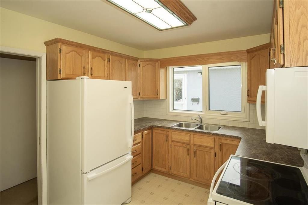 Photo 10: Photos: 866 Borebank Street in Winnipeg: River Heights South Residential for sale (1D)  : MLS®# 202128568