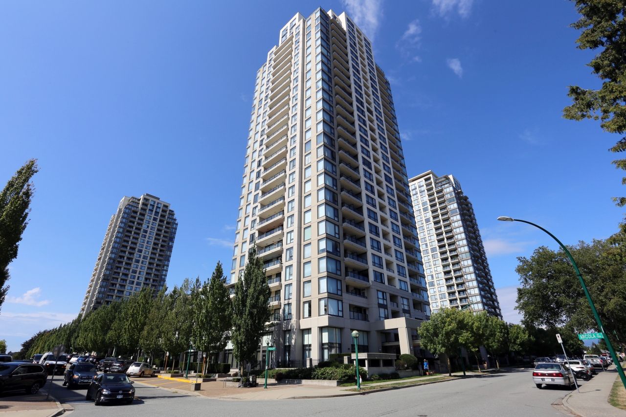 Main Photo: 306 7063 HALL Avenue in Burnaby: Highgate Condo for sale in "THE EMERSON" (Burnaby South)  : MLS®# R2477716