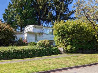 Photo 2: 2395 HARRISON Drive in Vancouver: Fraserview VE House for sale (Vancouver East)  : MLS®# R2673691