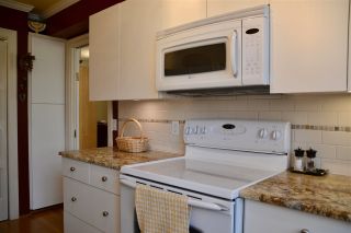 Photo 7: 302 1685 W 14TH Avenue in Vancouver: Fairview VW Condo for sale in "TOWN VILLA" (Vancouver West)  : MLS®# R2359239