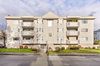 Photo 2: 102 22213 SELKIRK Avenue in Maple Ridge: West Central Condo for sale in "Cambridge House" : MLS®# R2842584
