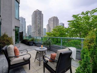 Photo 1: 203 888 HAMILTON Street in Vancouver: Downtown VW Condo for sale in "ROSEDALE GARDENS" (Vancouver West)  : MLS®# R2169872