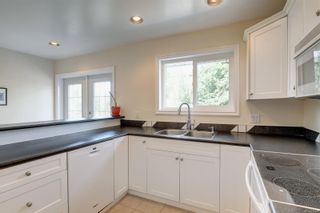 Photo 4: 900 Clarke Rd in Central Saanich: CS Brentwood Bay House for sale : MLS®# 914995