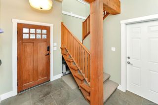 Photo 3: 1063 Chesterfield Rd in Saanich: SW Strawberry Vale House for sale (Saanich West)  : MLS®# 844474