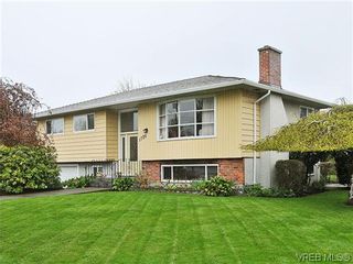 Photo 1: 1726 Mortimer St in VICTORIA: SE Cedar Hill House for sale (Saanich East)  : MLS®# 637109