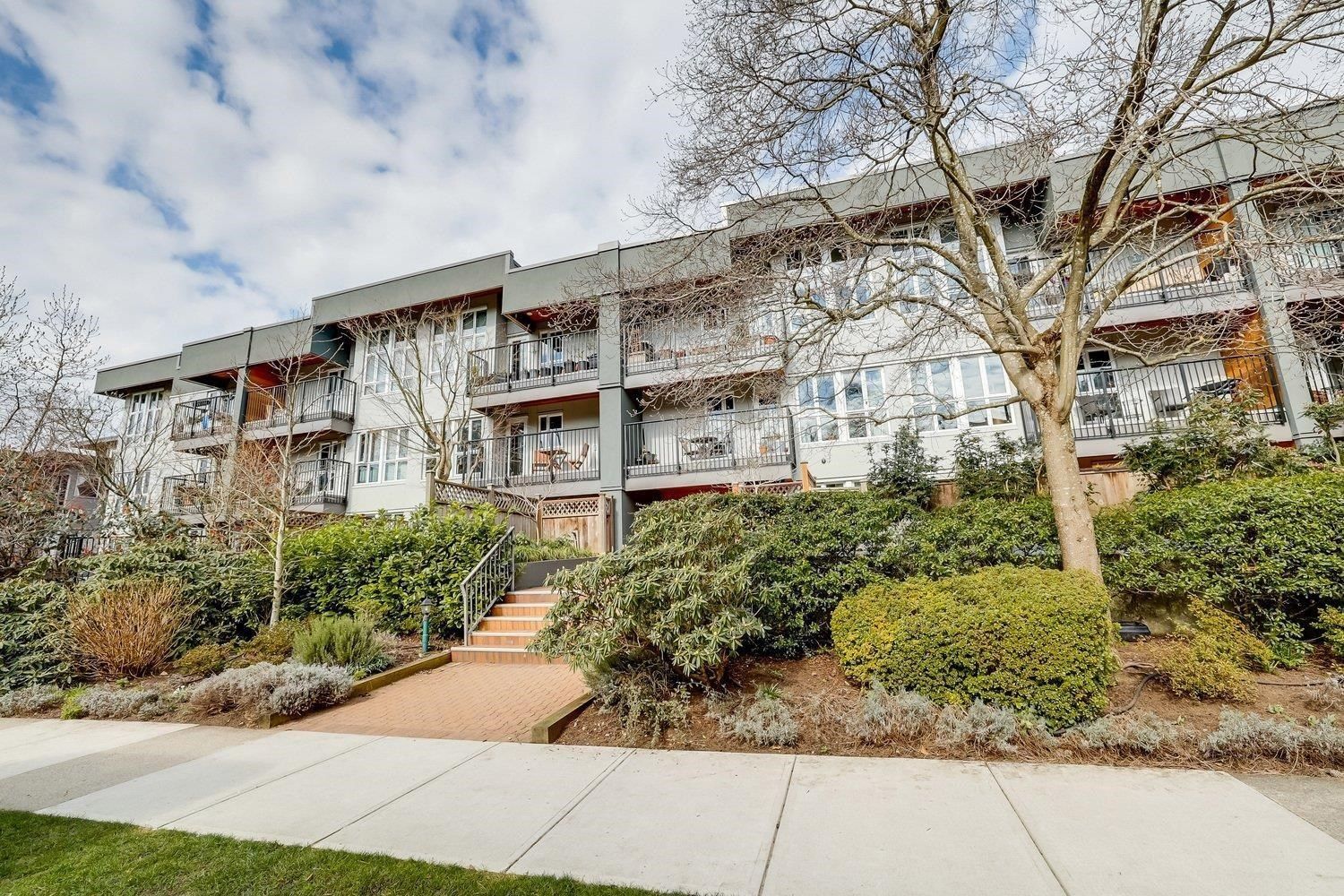 Main Photo: 208 1551 W 11TH Avenue in Vancouver: Fairview VW Condo for sale (Vancouver West)  : MLS®# R2744728
