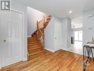 Photo 4: 69 CASTLETHORPE CRESCENT in Ottawa: House for sale : MLS®# 1386892