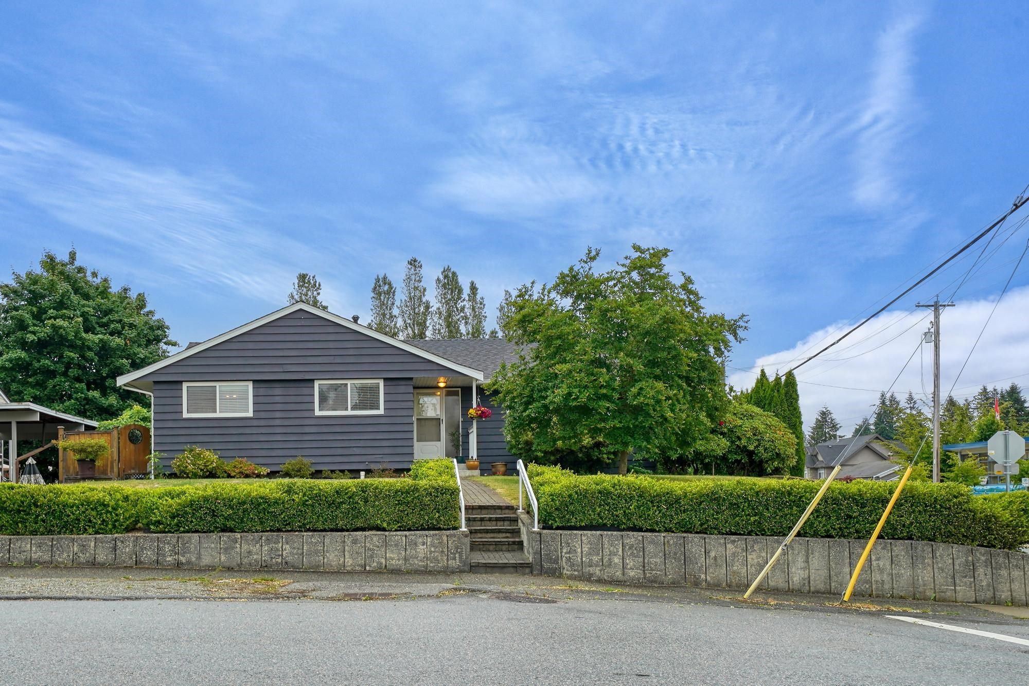 Main Photo: 701 ROBINSON Street in Coquitlam: Coquitlam West House for sale : MLS®# R2790066