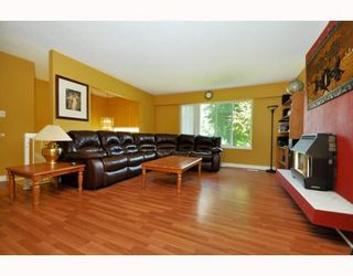 Photo 2: 2410 PATRICIA Avenue in Port_Coquitlam: Woodland Acres PQ House for sale (Port Coquitlam)  : MLS®# V783034