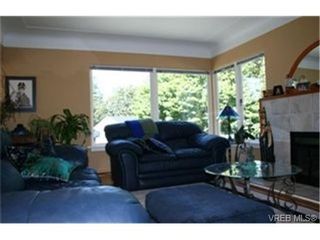 Photo 2:  in VICTORIA: Es Gorge Vale House for sale (Esquimalt)  : MLS®# 447418