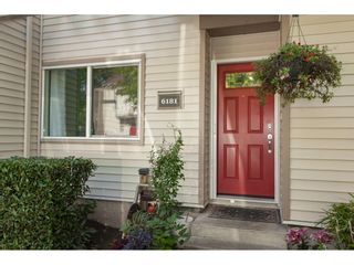Photo 2: 6181 W GREENSIDE Drive in Surrey: Cloverdale BC Townhouse for sale in "GREENSIDE ESTATES" (Cloverdale)  : MLS®# R2310427