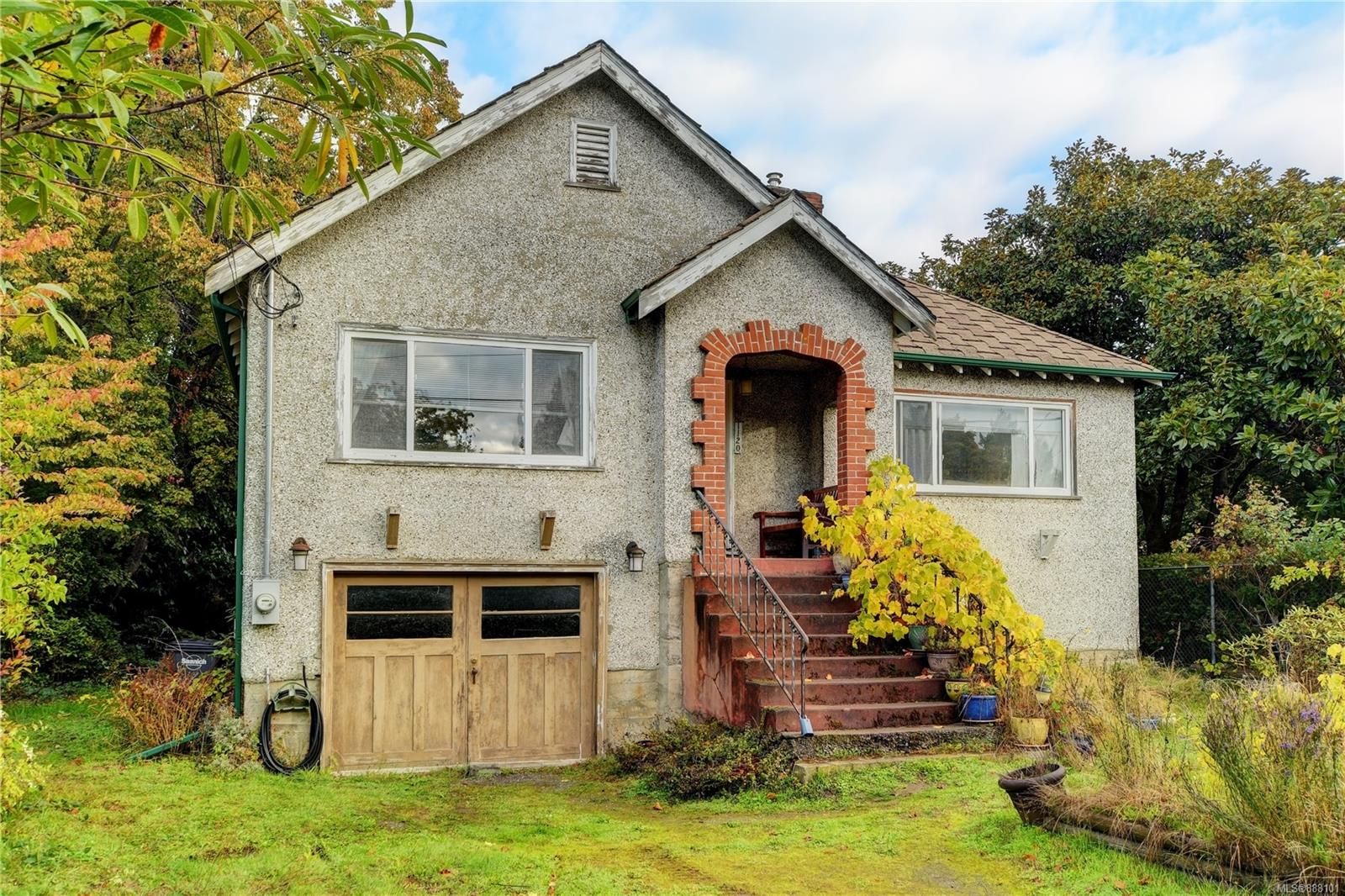 Main Photo: 1120 Rock St in Saanich: SE Maplewood House for sale (Saanich East)  : MLS®# 888101
