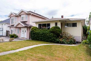 Photo 2: 158 E 44TH Avenue in Vancouver: Main House for sale (Vancouver East)  : MLS®# R2389574