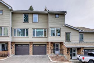 Photo 1: 14 Coachway Gardens SW in Calgary: Coach Hill Row/Townhouse for sale : MLS®# A1215253