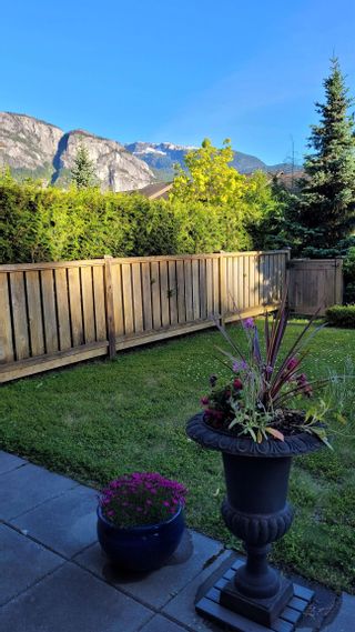 Photo 5: 1155 NATURES Gate in Squamish: Downtown SQ Townhouse for sale in "NATURE'S GATE AT EAGLEWIND" : MLS®# R2706791