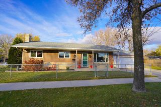 Main Photo: 389 Donwood Drive in Winnipeg: North Kildonan Residential for sale (3F)  : MLS®# 202225257