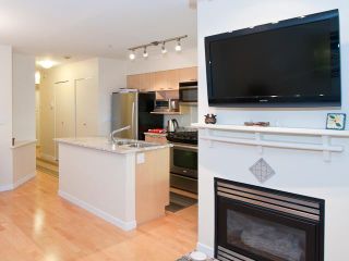 Photo 4: 206 680 W 7TH Avenue in Vancouver: Fairview VW Condo for sale in "LIBERTE" (Vancouver West)  : MLS®# V862666