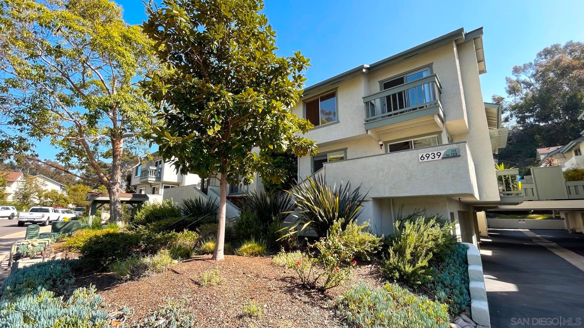 Main Photo: LINDA VISTA Townhouse for sale : 2 bedrooms : 6939 Park Mesa Way #122 in San Diego