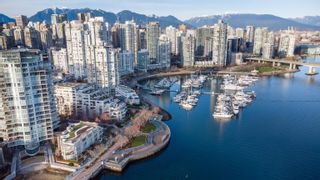 Photo 3: 3903 1033 MARINASIDE Crescent in Vancouver: Yaletown Condo for sale in "QUAYWEST" (Vancouver West)  : MLS®# R2836506