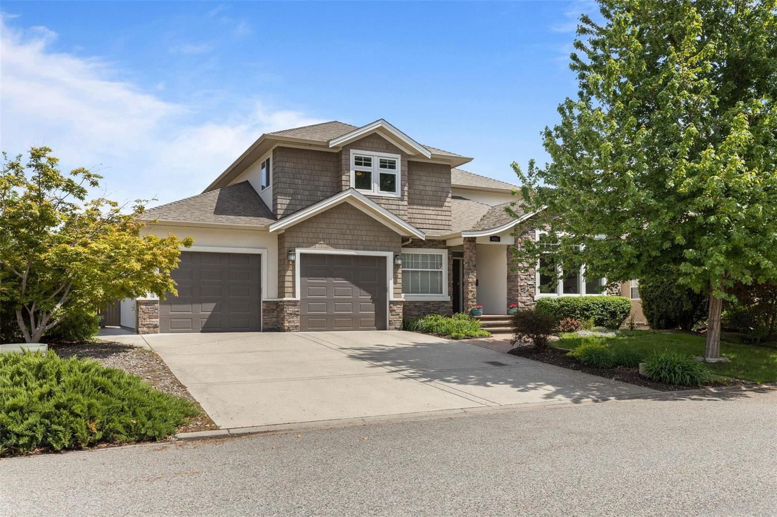 Main Photo: 4351 Lysons Crescent, in Kelowna: House for sale : MLS®# 10275653