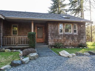 Photo 2: 3699 Burns Rd in COURTENAY: CV Courtenay West House for sale (Comox Valley)  : MLS®# 834832