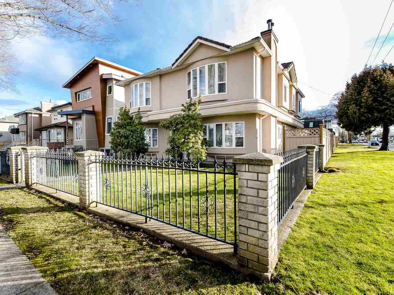 Main Photo: 2208 E 43RD Avenue in Vancouver: Killarney VE House for sale (Vancouver East)  : MLS®# R2437470