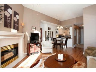 Photo 5: 311 5955 177B Street in Surrey: Cloverdale BC Condo for sale in "WINDSOR PLACE" (Cloverdale)  : MLS®# F1433073