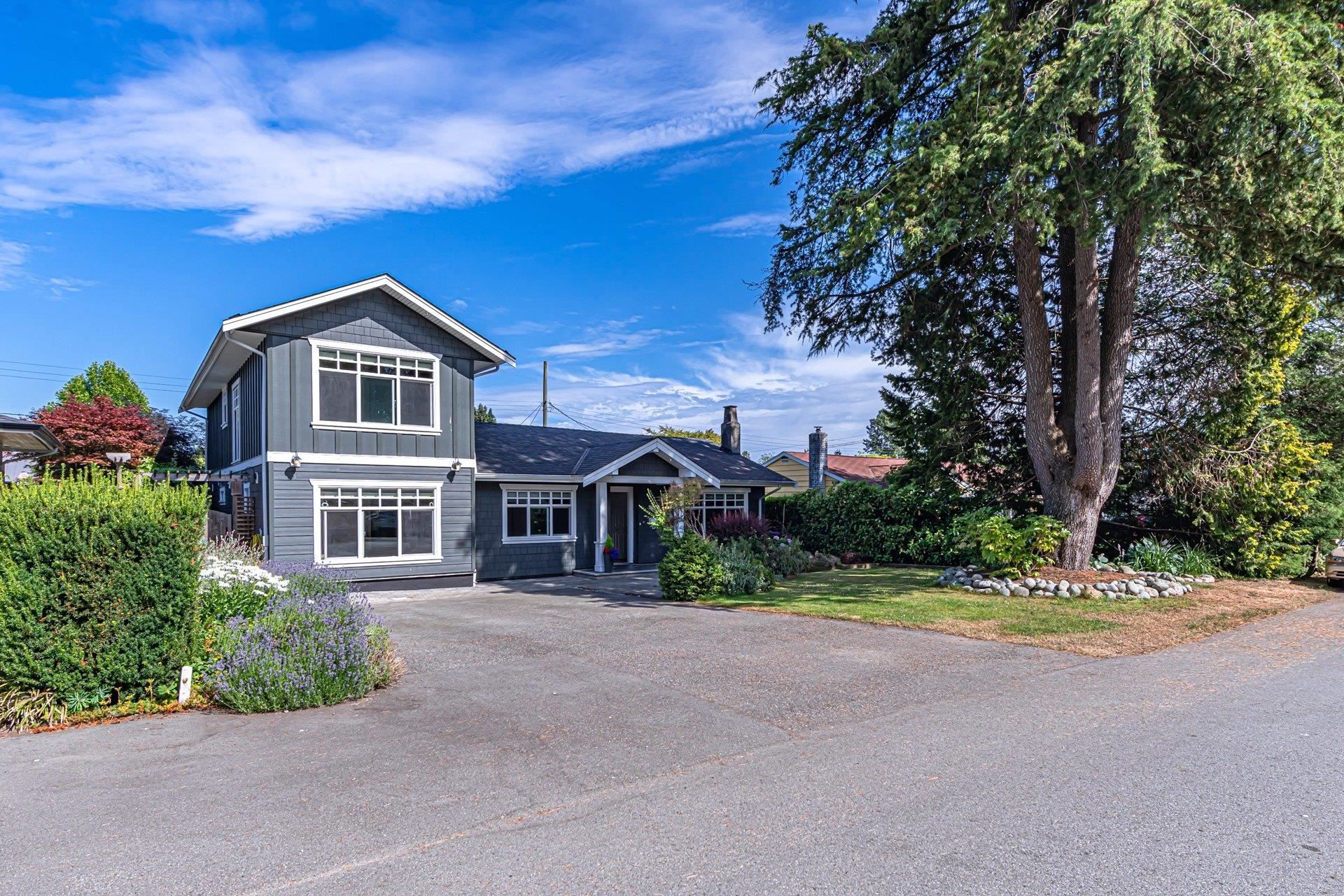 Main Photo: 1388 OAKWOOD Crescent in North Vancouver: Norgate House for sale in "NORGATE" : MLS®# R2816476